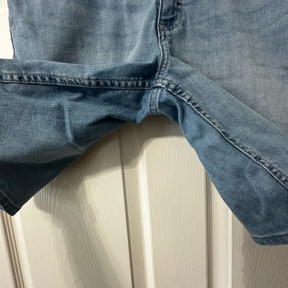 Lee Women's Classic Blue Jean Shorts - Picture 5 of 10